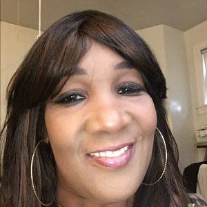 Meet your Posher, Pamela